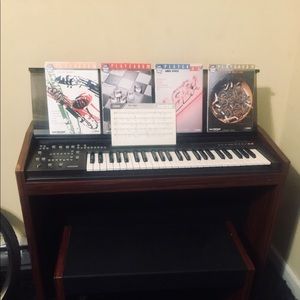 Yamaha Electric Organ (Playcard System)